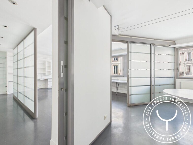 Primary Photo Of 27 Rue Joubert, Paris Office For Sale