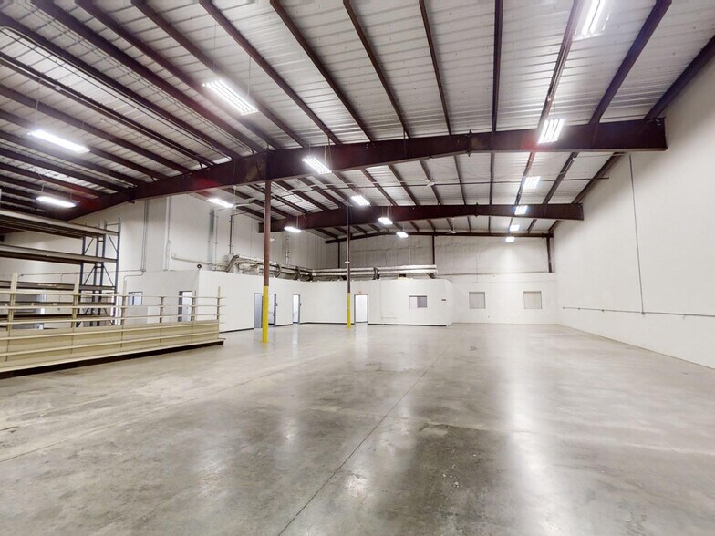 More Photos Of 4805-4809 Atlantic Ave, Erie Warehouse For Lease