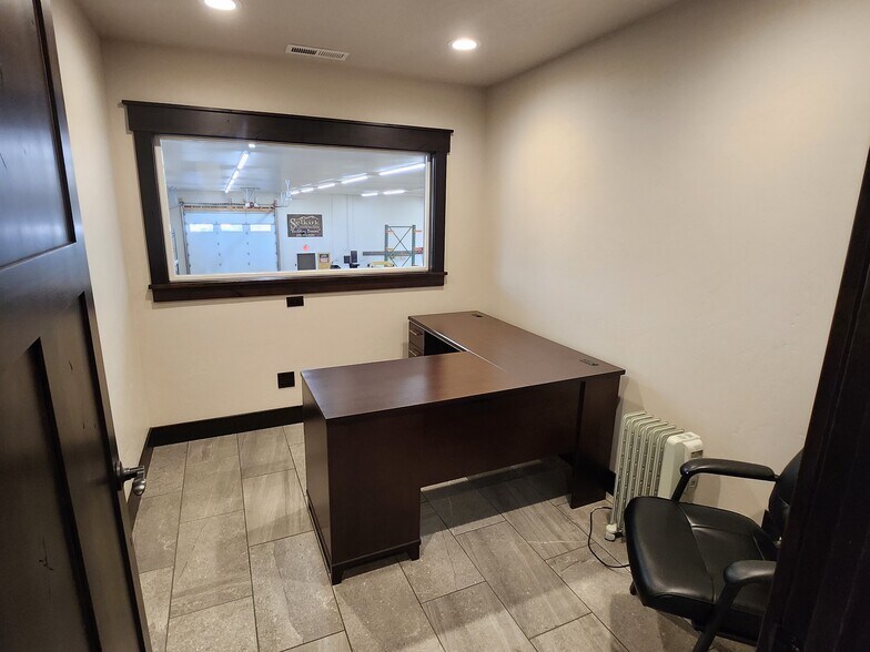 More Photos Of 10157 N Taryne St, Hayden Warehouse For Lease