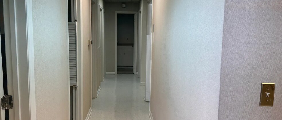 More Photos Of 1930 Braeburn Dr, Salem Medical For Sale