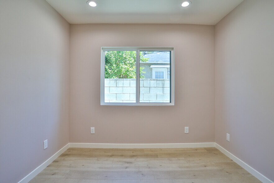 More Photos Of 2111 Scott Rd, Burbank Apartments For Sale