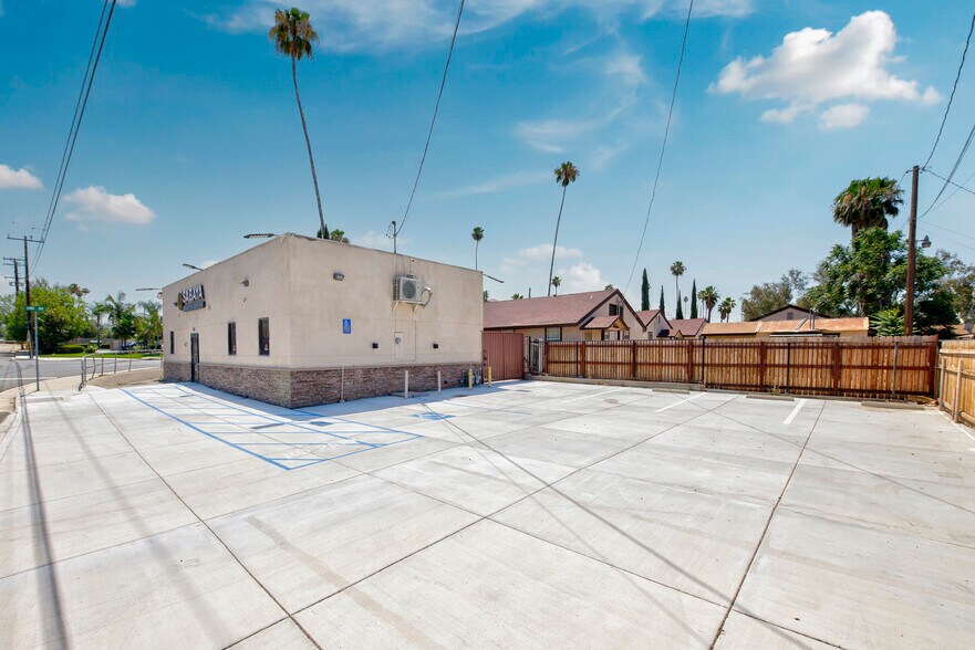 More Photos Of 451 Iowa Ave, Riverside Convenience Store For Sale