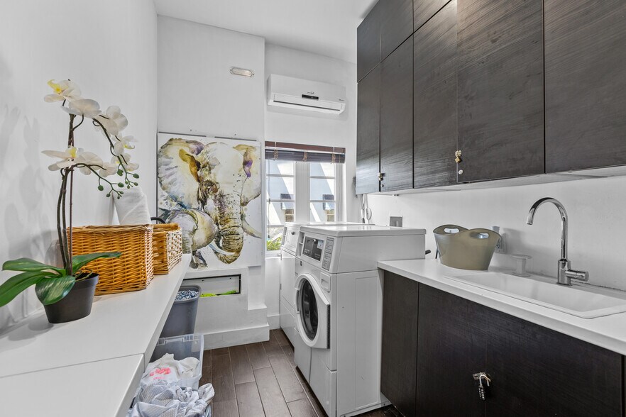 More Photos Of 575 NE 61st St, Miami Hotel For Sale