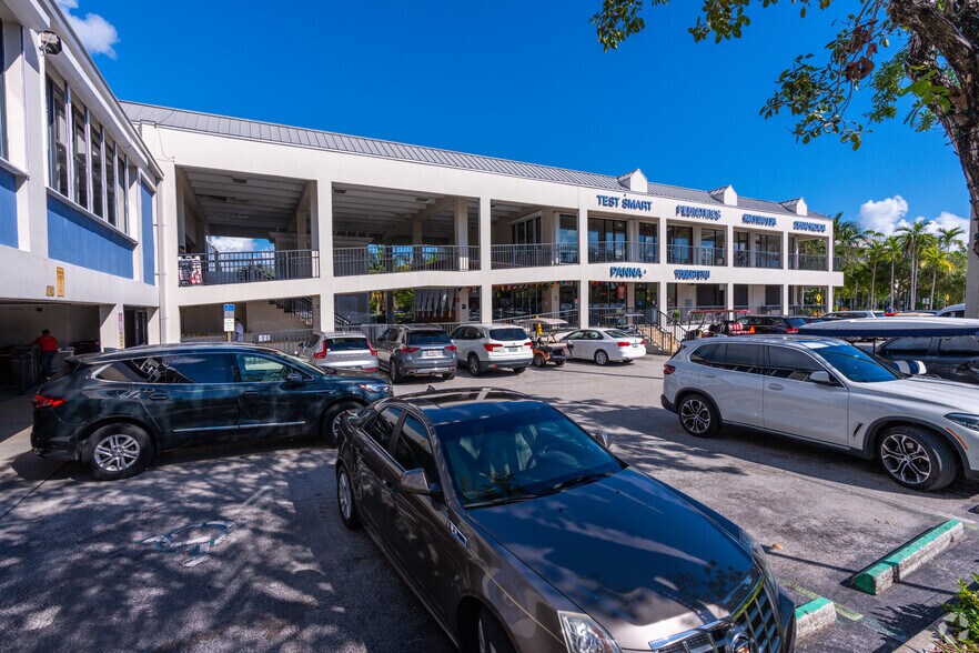 More Photos Of 600-658 Crandon Blvd, Key Biscayne General Retail For Lease