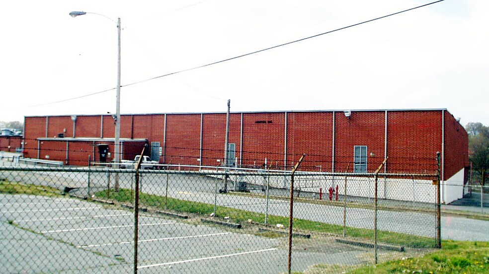 More Photos Of 803 N Oakland St, Gastonia Manufacturing For Lease