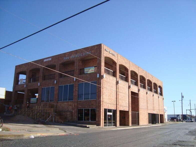 Primary Photo Of 140 N Adams St, Eagle Pass Office For Lease