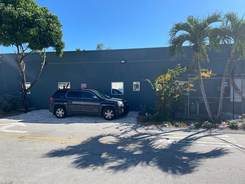 More Photos Of 72 NW 79th St, Miami Restaurant For Sale