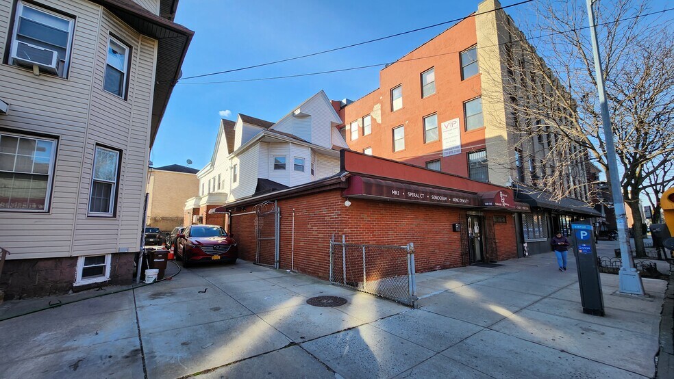 More Photos Of 11614 Myrtle Ave, Richmond Hill Medical For Sale