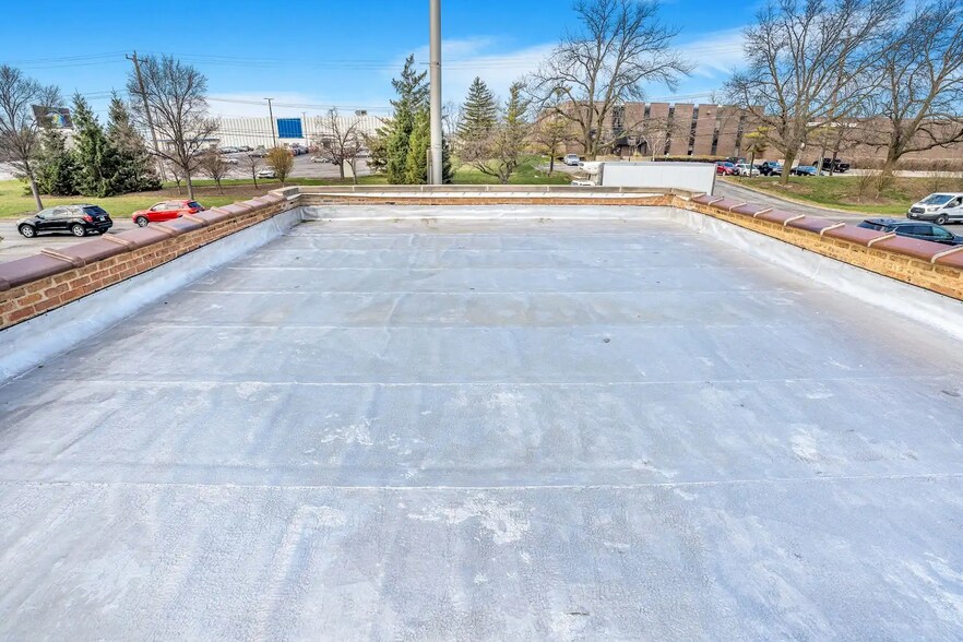 More Photos Of 837 Mannheim Rd, Bellwood Showroom For Sale