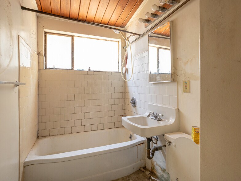 More Photos Of 14301 Roscoe Blvd, Panorama City Land For Sale