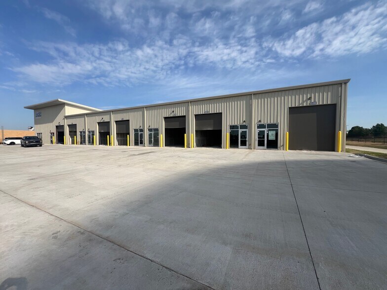 More Photos Of 1600 S Broadway Ave, Moore Unknown For Lease