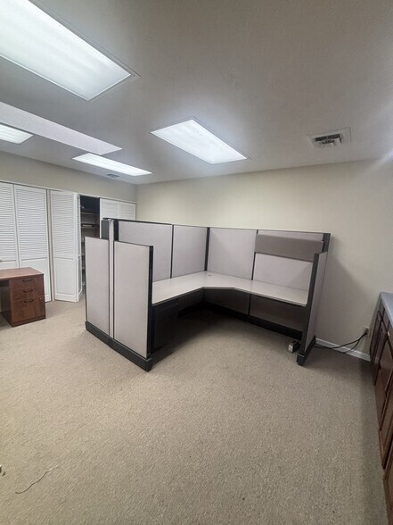 More Photos Of 1011 N Broadway St, Knoxville Office For Lease
