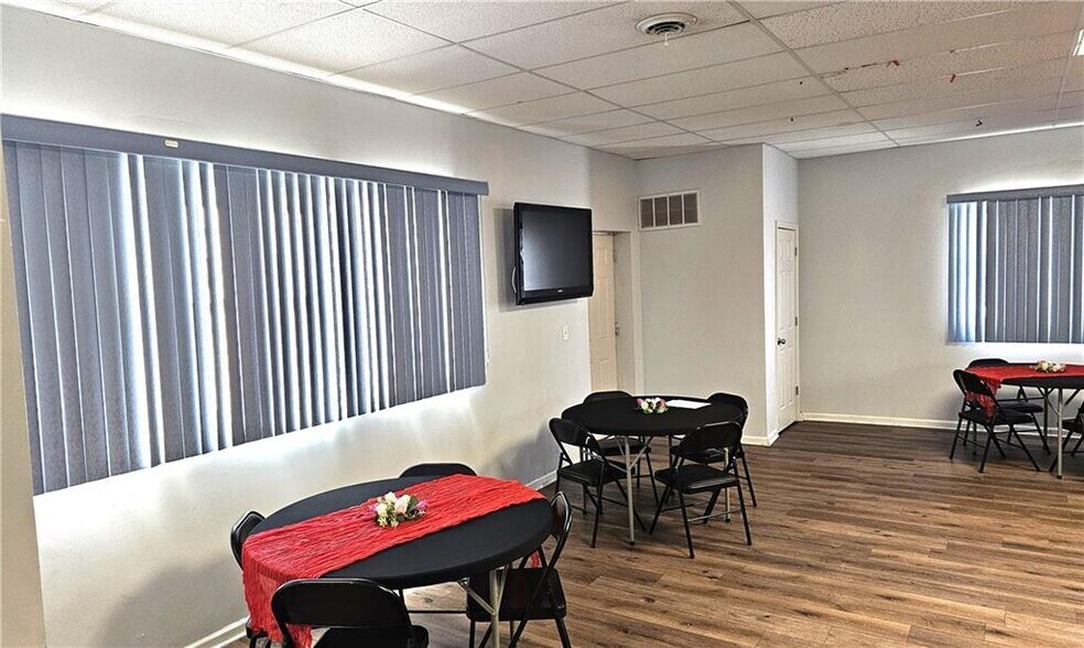 More Photos Of 1230 Woodswether Rd, Kansas City Freestanding For Sale