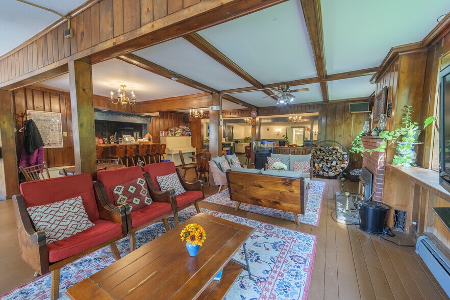 More Photos Of 6 Abroad Rd, West Dover Hotel For Sale