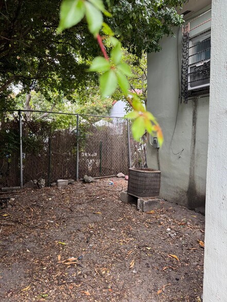 More Photos Of 850 NW 5th Ave, Miami Apartments For Sale