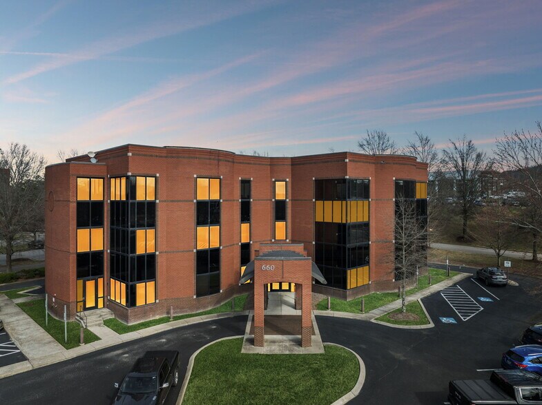 More Photos Of 660 Bakers Bridge Ave, Franklin Loft Creative Space For Lease