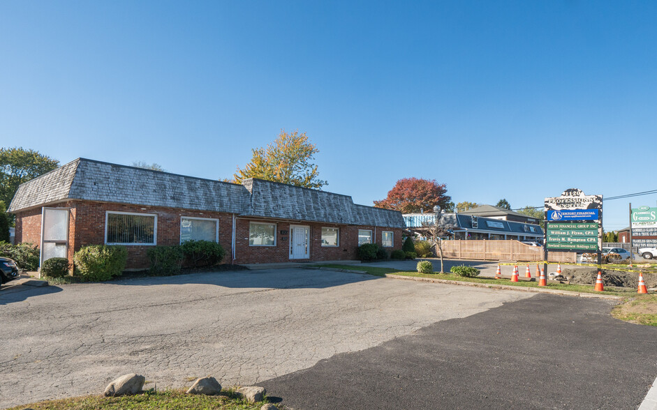 Primary Photo Of 1120 Aquidneck Ave, Middletown Office For Sale