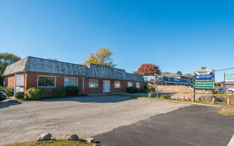 More Photos Of 1120 Aquidneck Ave, Middletown Office For Sale