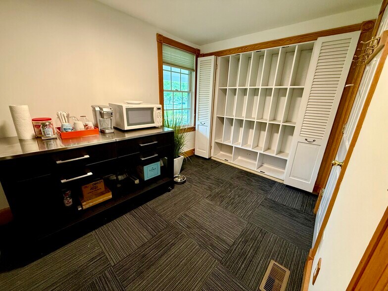 More Photos Of 630 Broad St, Shrewsbury Office For Sale