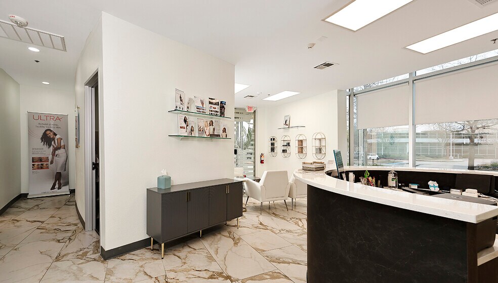 More Photos Of 114 Vision Park Blvd, Shenandoah Office For Sale