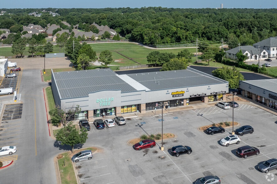 More Photos Of 10848 S Memorial Dr, Tulsa Unknown For Lease