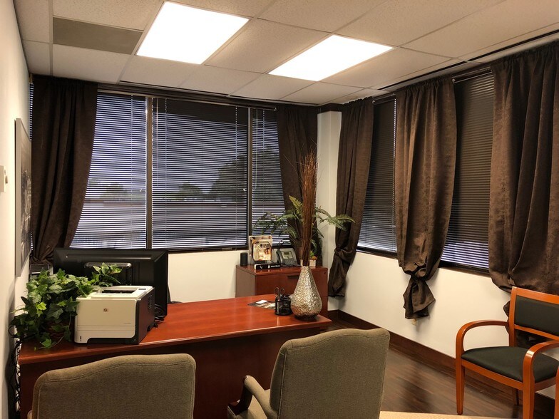 More Photos Of 430 Highway 6 S, Houston Medical For Lease