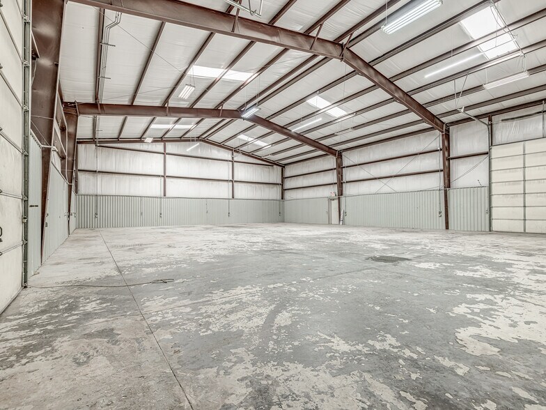 More Photos Of 6355 Boucher Dr, Edmond Showroom For Lease