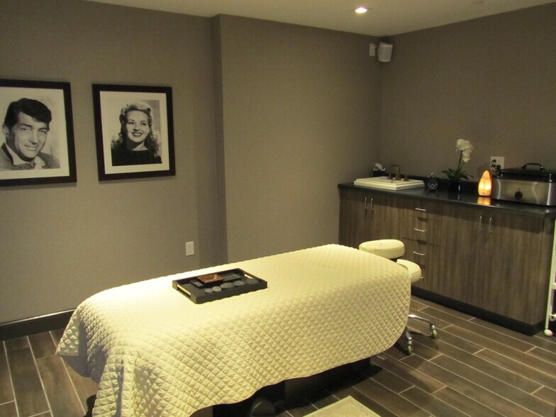 More Photos Of 1 N Main St, Fond Du Lac Hotel For Lease