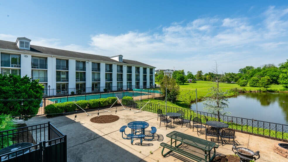 More Photos Of 4004 Gardiner Point Dr, Louisville Dormitory For Sale