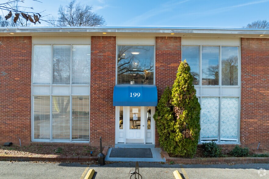 More Photos Of 199 S McLean Blvd, Memphis Apartments For Sale