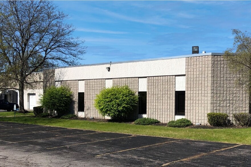 More Photos Of 375 Commerce Dr, Buffalo Distribution For Lease
