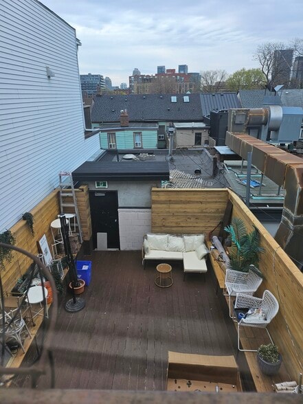 More Photos Of 783 Queen St W, Toronto General Retail For Sale