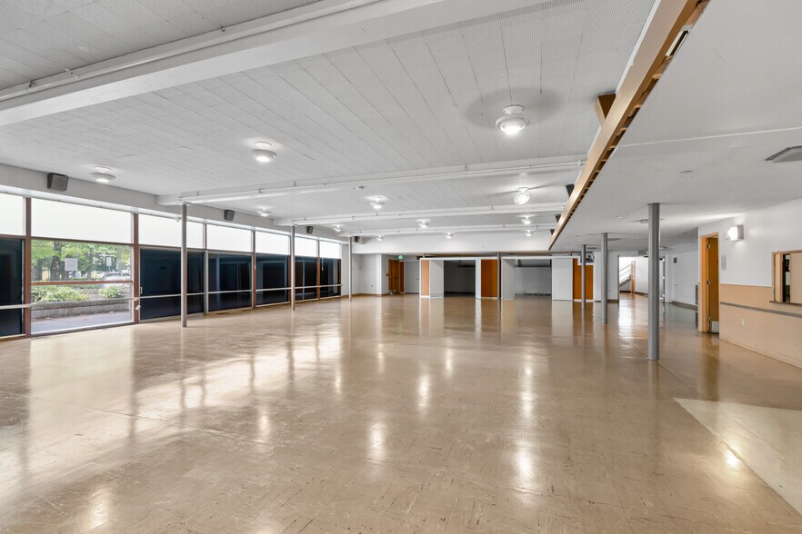 More Photos Of 752 108th Ave NE, Bellevue Religious Facility For Lease