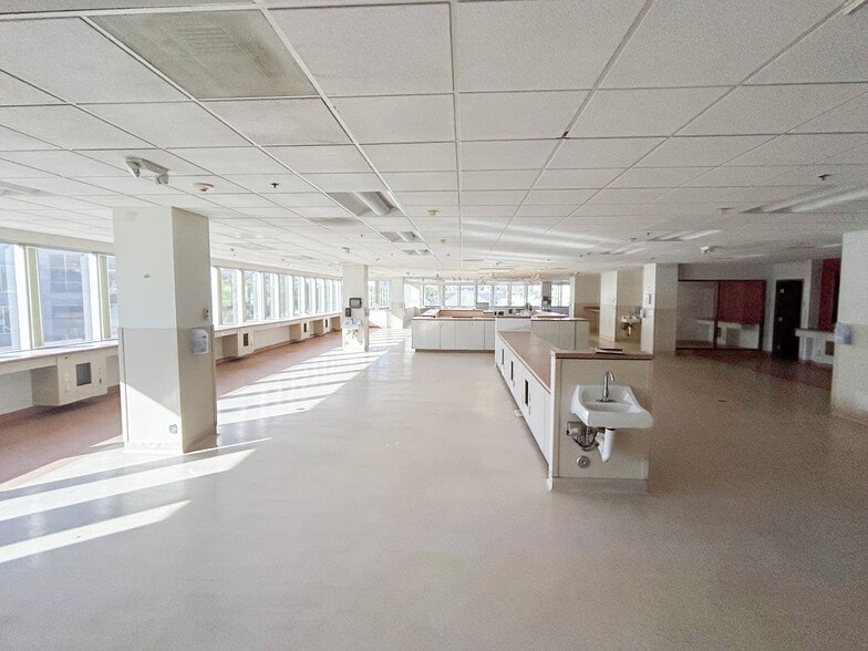 More Photos Of 50 N La Cienega Blvd, Beverly Hills Coworking Space