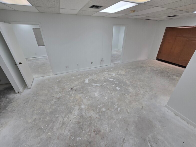More Photos Of 7800 W Oakland Park Blvd, Sunrise Medical For Lease