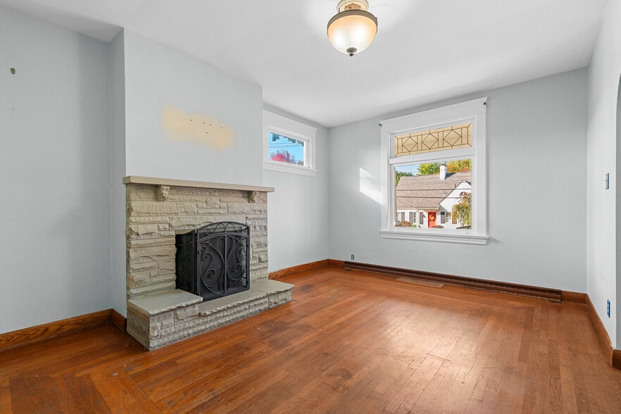 More Photos Of 228 S Clay St, Zelienople Office For Sale