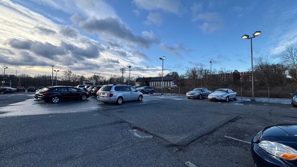 More Photos Of 124 3rd St, Allentown Auto Dealership For Lease