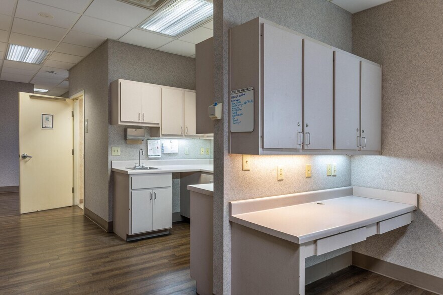 More Photos Of 1494 Stuart Rd NE, Cleveland Medical For Lease