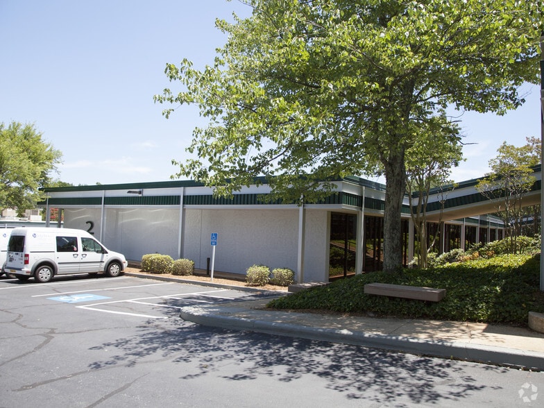 More Photos Of 25 Woods Lake Rd, Greenville Unknown For Lease