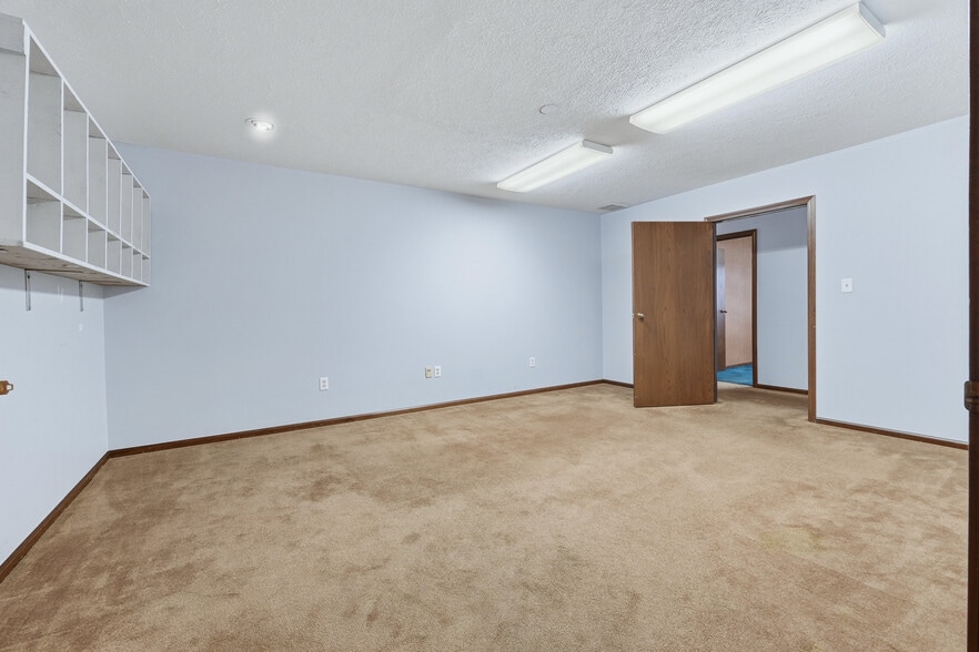 More Photos Of 3201 E Center St, Warsaw Office For Sale