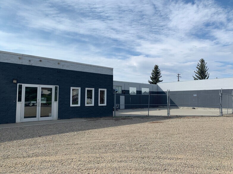 More Photos Of 2930 9th Ave N, Lethbridge Manufacturing For Sale