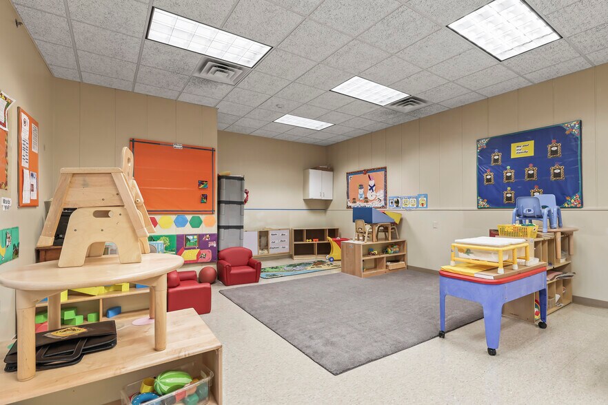 More Photos Of 1631 Main St, Niagara Falls Industrial For Sale