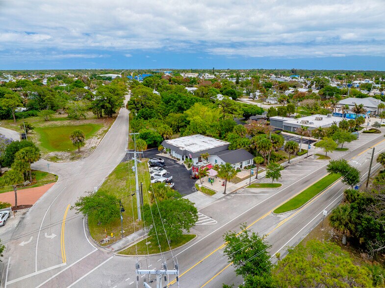 More Photos Of 4625 SE Dixie Hwy, Stuart Office For Sale