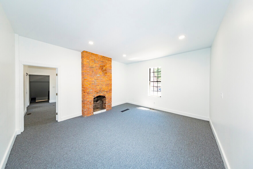 More Photos Of 30-40 E Columbus St, Columbus Unknown For Lease