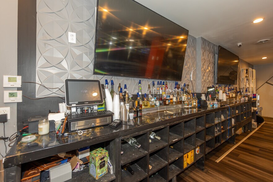 More Photos Of 1820 E 30th St, Cleveland Sports And Entertainment For Sale