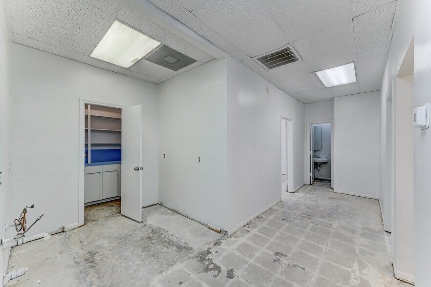 More Photos Of 14721 Pebble Bend Dr, Houston Medical For Lease