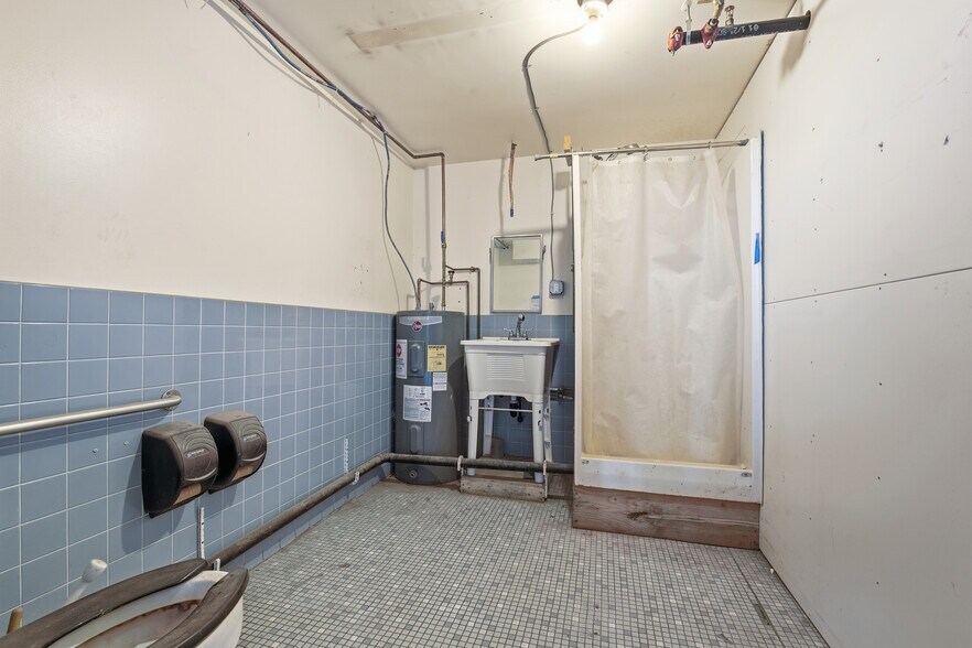 More Photos Of 109 Apremont Way, Westfield Manufacturing For Lease