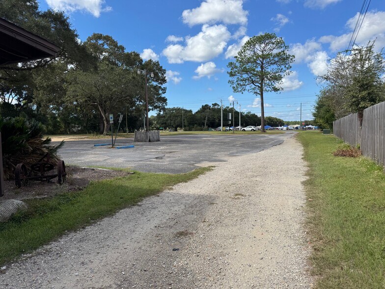 More Photos Of 7445 Pine Forest Rd, Pensacola Restaurant For Sale