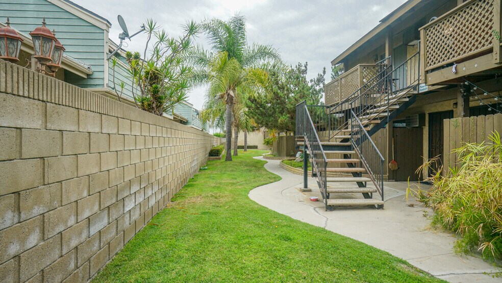 More Photos Of 704 S Webster Ave, Anaheim Apartments For Sale