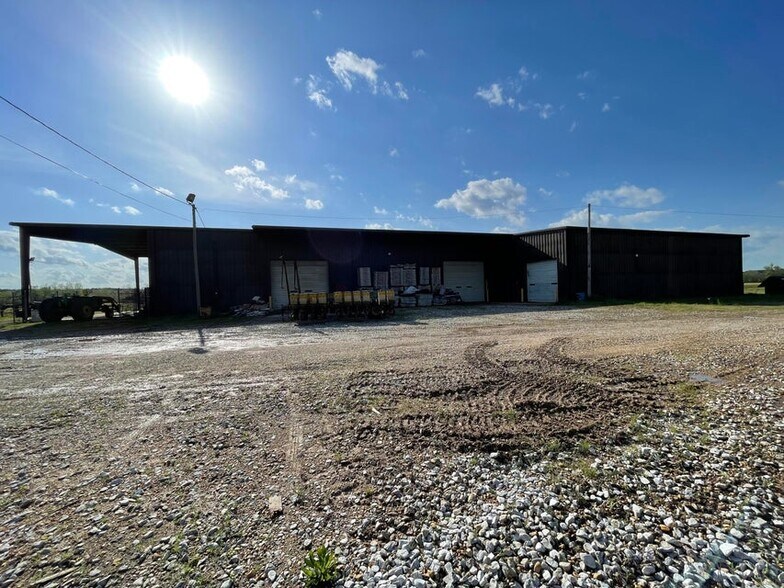 More Photos Of 910 State Highway 30 W, New Albany Warehouse For Sale